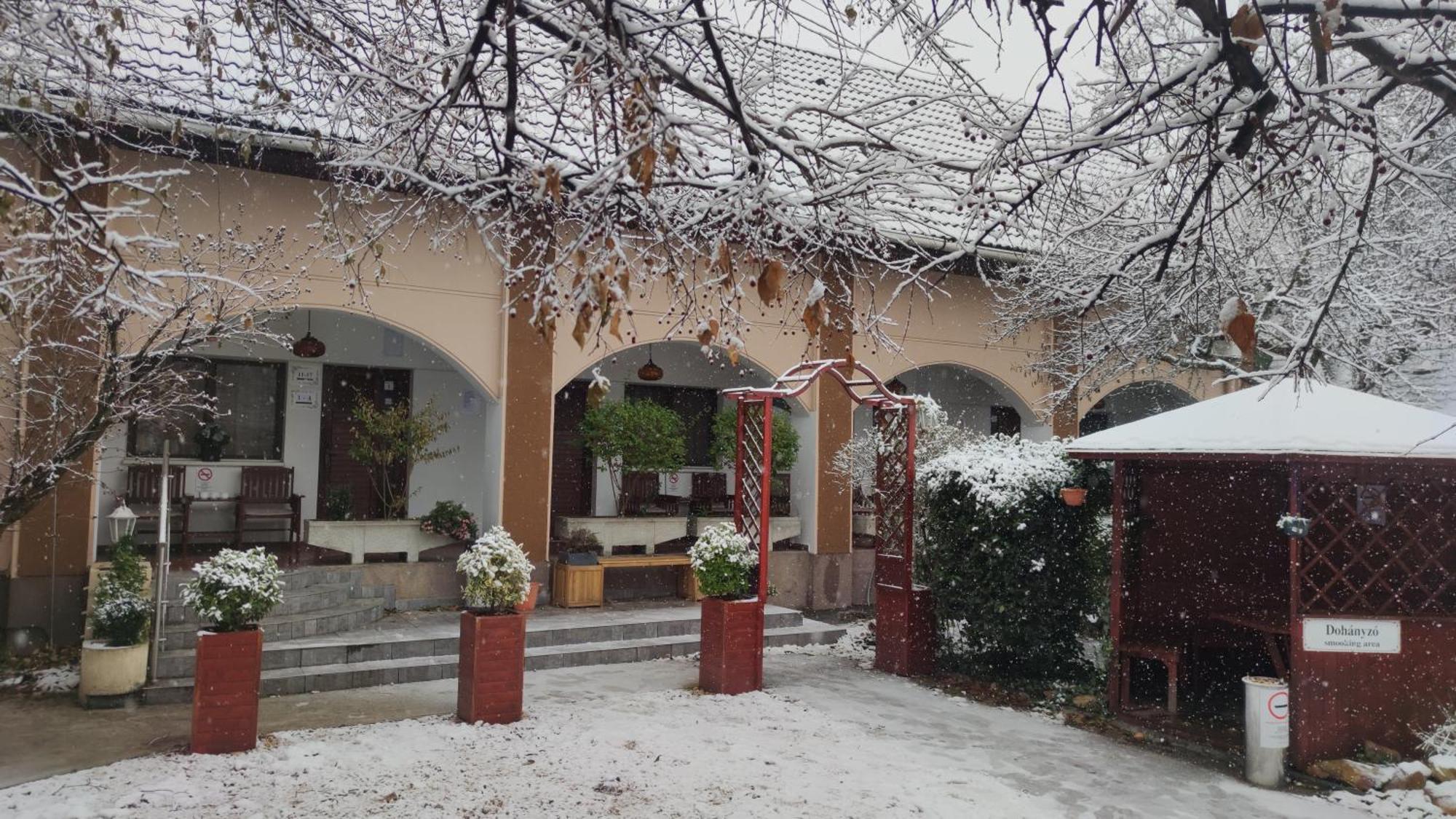 Hotel Oswaldo Budapeste Exterior foto