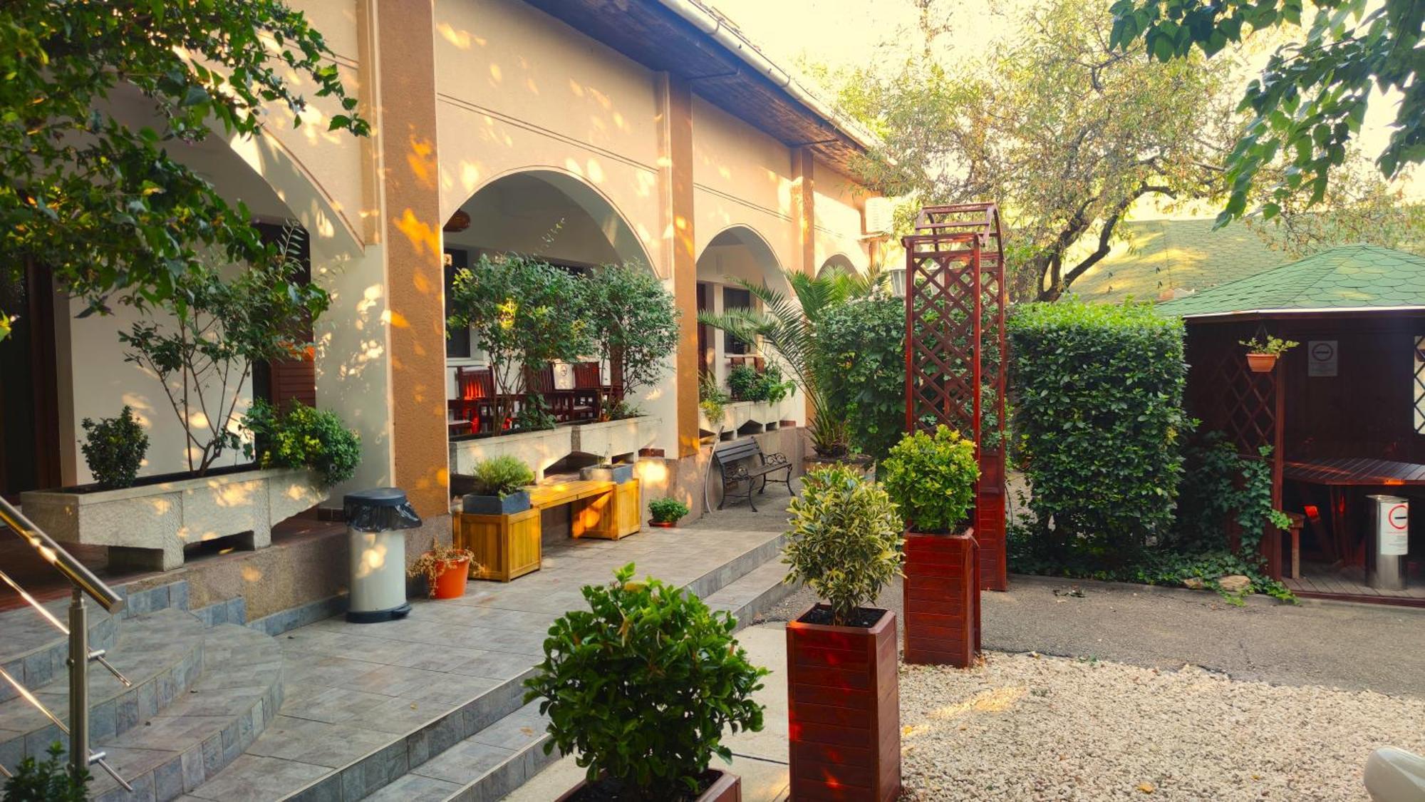 Hotel Oswaldo Budapeste Exterior foto